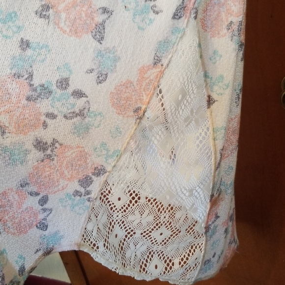 Cream cardigan with pink and blue flowers - Picture 2 of 3